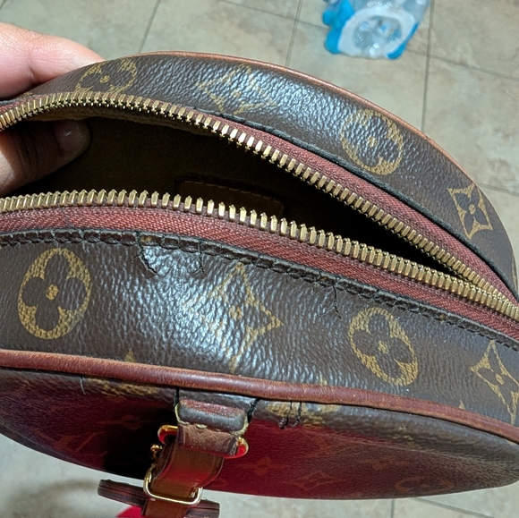 Louis Vuitton Crossbody Bag - Picture 11 of 12